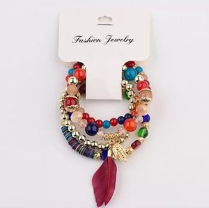 💥ONLY 1 Red Feather Boho Fashion Bracelet Set!